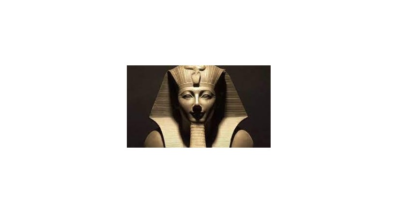 التماثيل الفرعونية