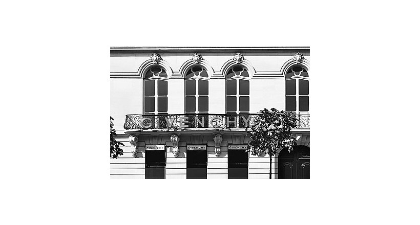 GIVENCHY