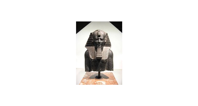 الملكة حتشبسوت (1471 - 1456 ق.م )