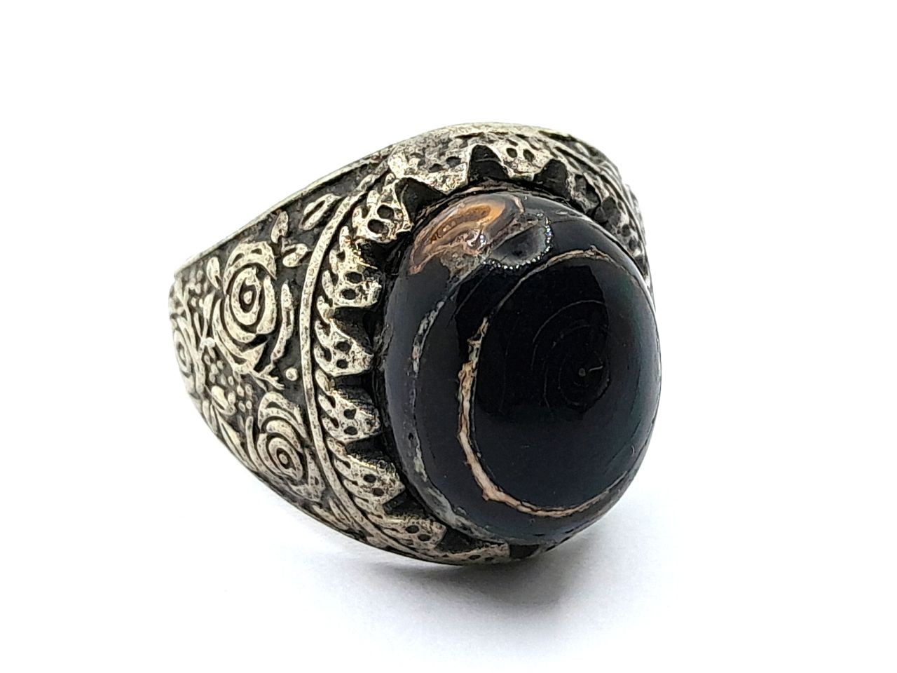 Silver ring with a stone of ease 
