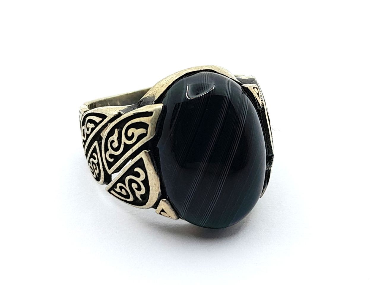 A ring with a Sulaimani agate stone 