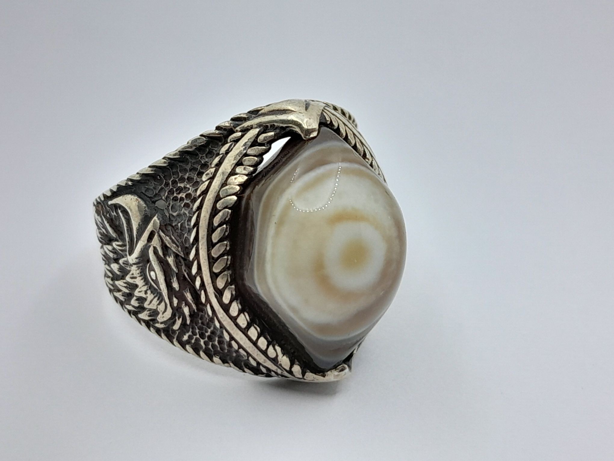 A ring with a Sulaimani agate stone