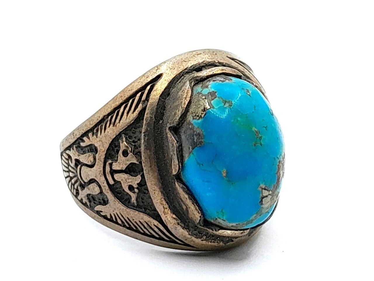 Ring with a turquoise stone