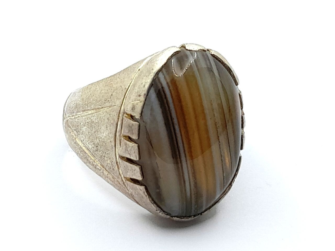A ring with a Sulaimani agate stone