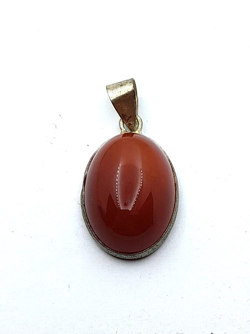 Agate pendant with a silver fram