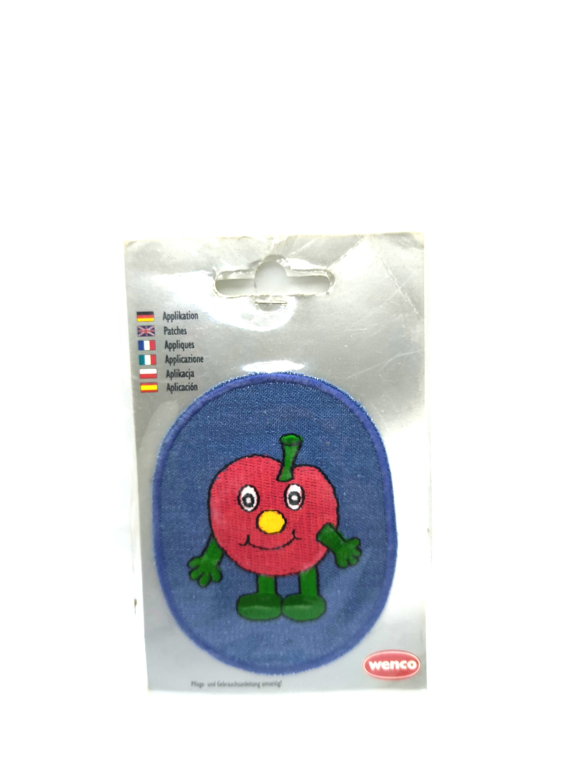 بادج علي شكل فاكهه تفاحه حمراء 